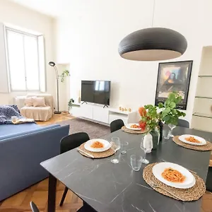 Luxury Near Duomo Italia 38 , Milan Italy