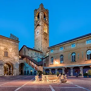 Smart Gold Elegant Style , Bergamo Italy