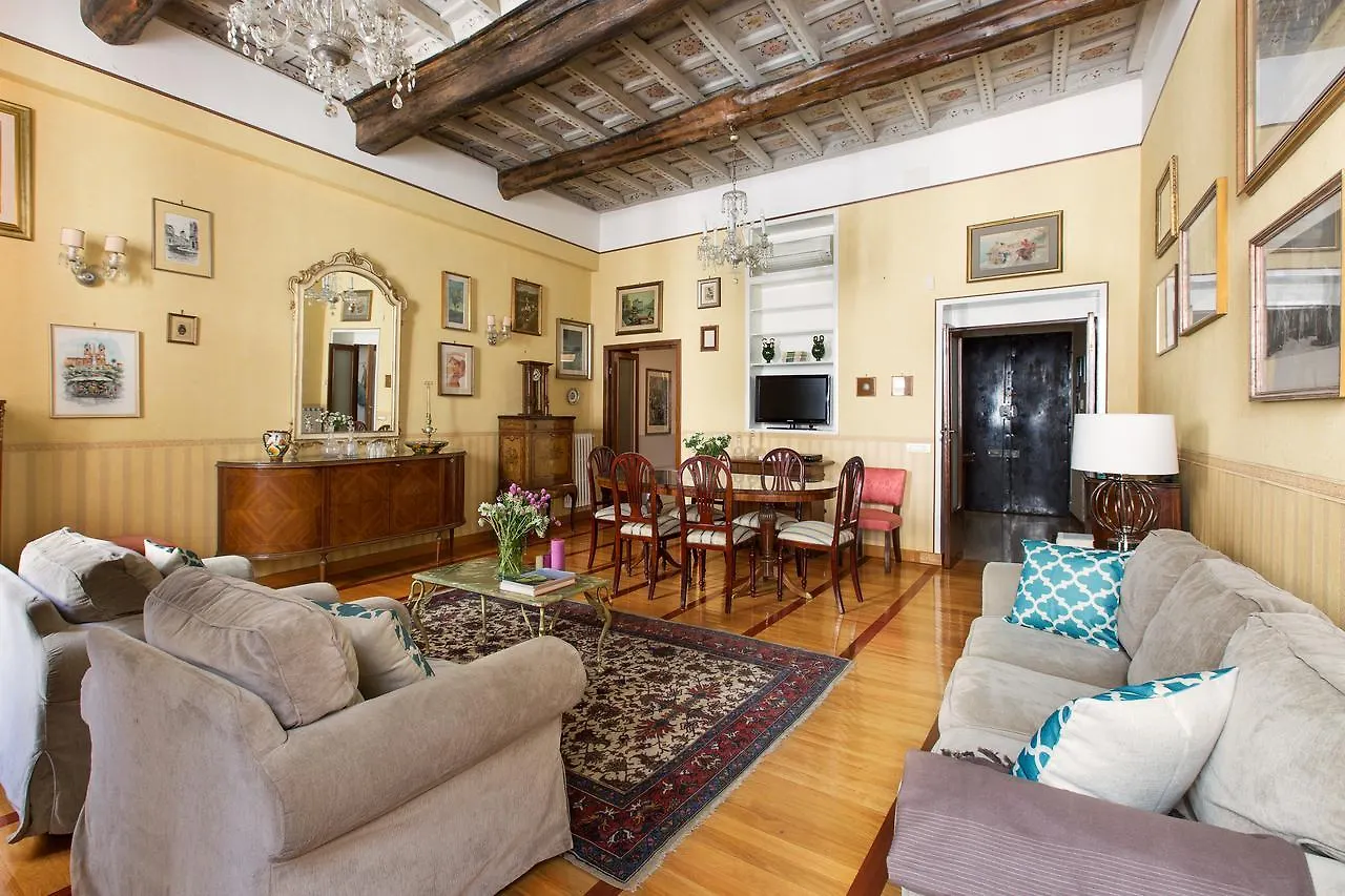 Romac Villa Medici 3-Bedroom Holiday Apartment Near Spanish Steps location